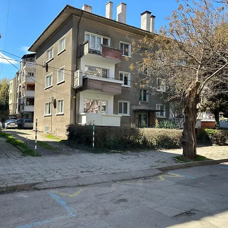 Niya Bourgas 布尔加斯